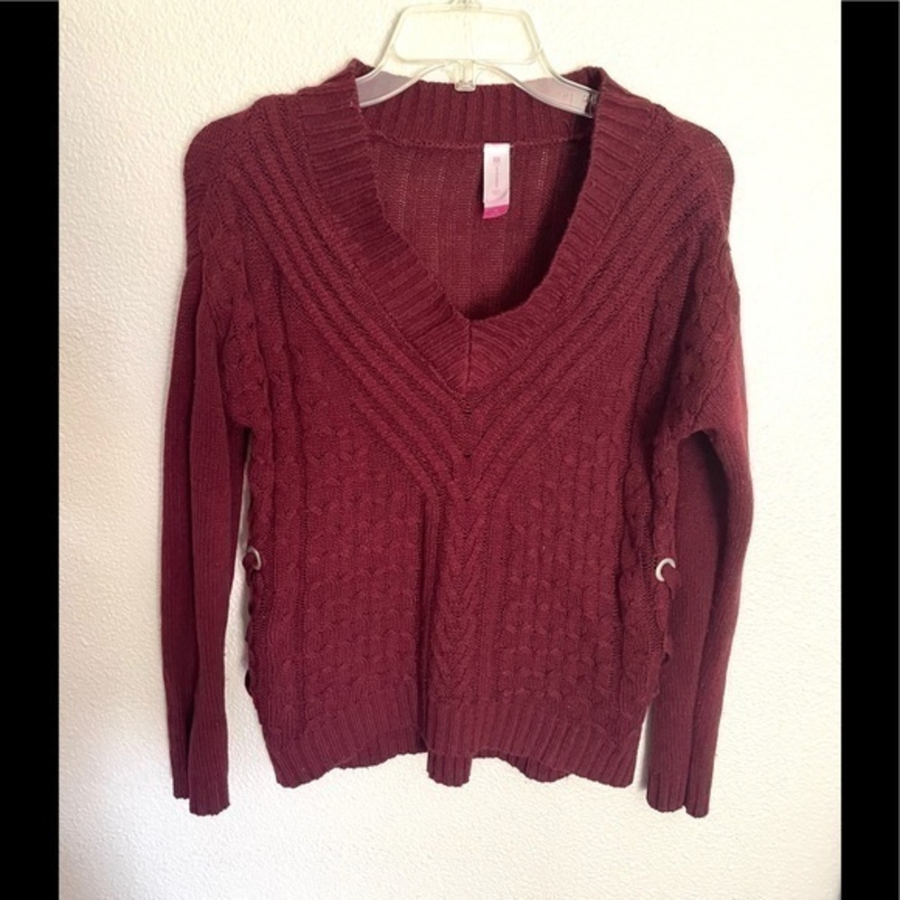 NO BOUNDARIES burgundy wine side lace up knit sweater size medium